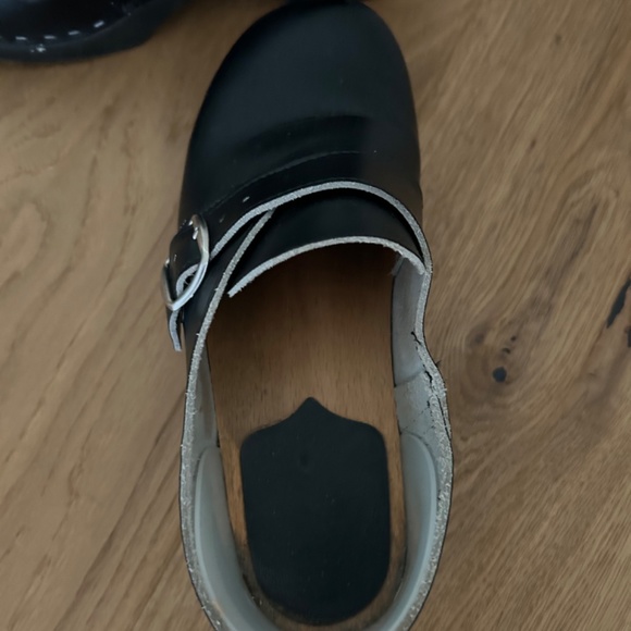 Black clog - Picture 4 of 8